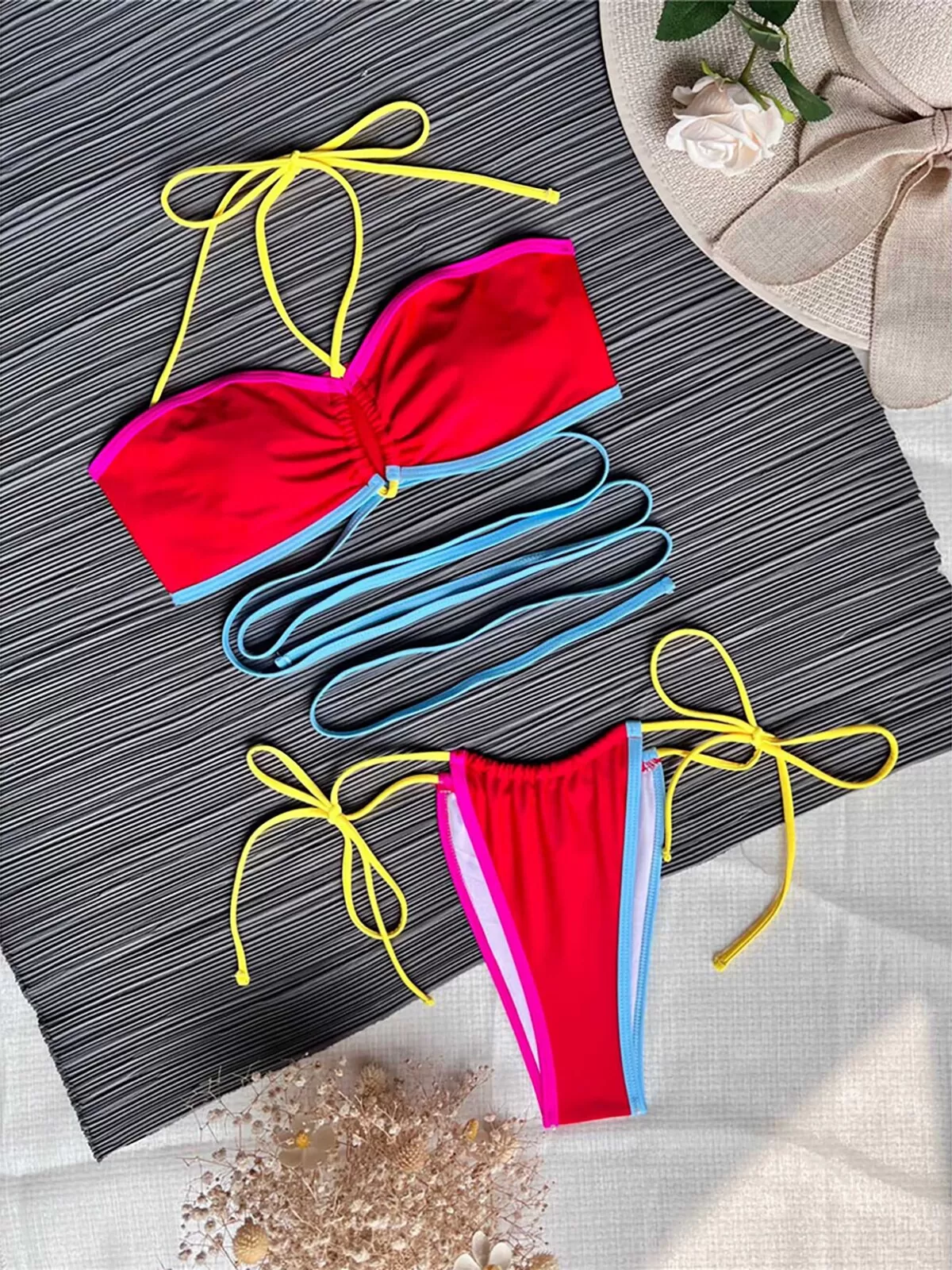 Exklusiver Neckholder-Bikini mit Wickelbandage