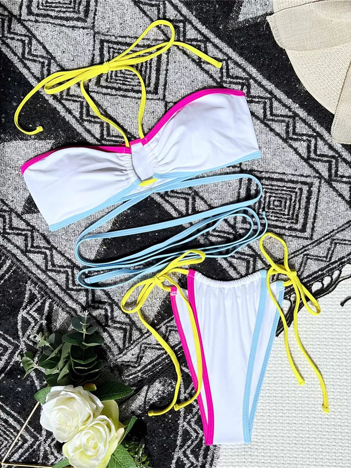 Exklusiver Neckholder-Bikini mit Wickelbandage