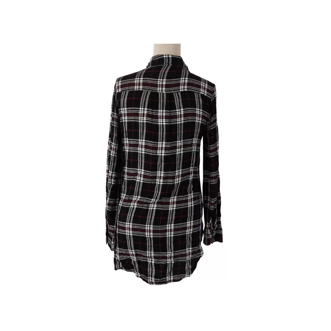 Forever 21 Black & Red Checked Long Collared Shirt | Like New |